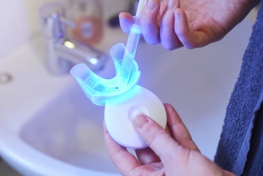 Blanqueamiento dental vs. blanqueamiento casero: ¿Cuál es la mejor opción para ti?