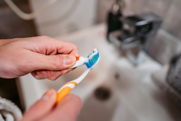 Fluoruro vs. hidroxiapatita: ¿cuál es la mejor opción para tu esmalte dental?